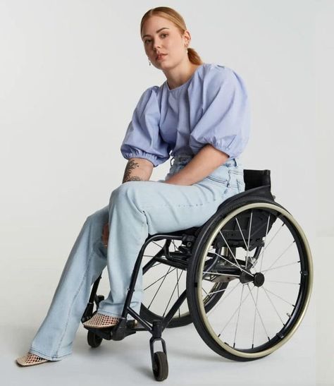 Adaptive Clothing Wheelchair, French Style Outfits, Wheelchair Fashion, Try Try, Wheelchair Women, She Did It, Adaptive Clothing, Casual Outfit Inspiration, 90s Fashion Outfits