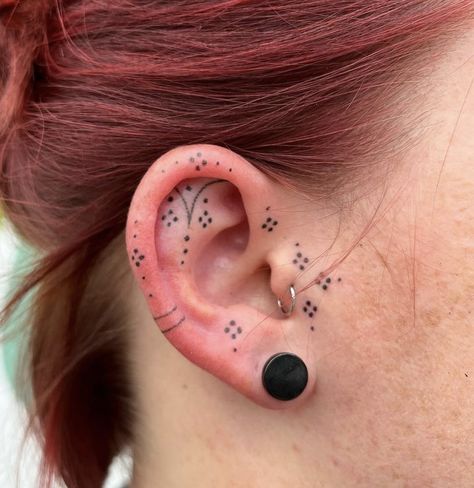 Ear Tattoo Dots, Side Ear Tattoo, Ear Tattoo Inner, Ear Tats, Inner Ear Tattoo, Tattoos Inspo, Ear Tattoos, Tattoo Board, Dot Tattoos