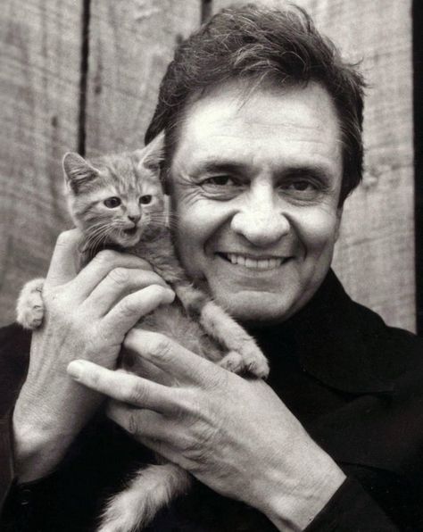 Johnny Cash holding a kitten - 1971. Celebrities With Cats, Men With Cats, Berenice Abbott, Michael Bolton, Photo Star, Cat Stevens, Jean Harlow, Milla Jovovich, I'm With The Band