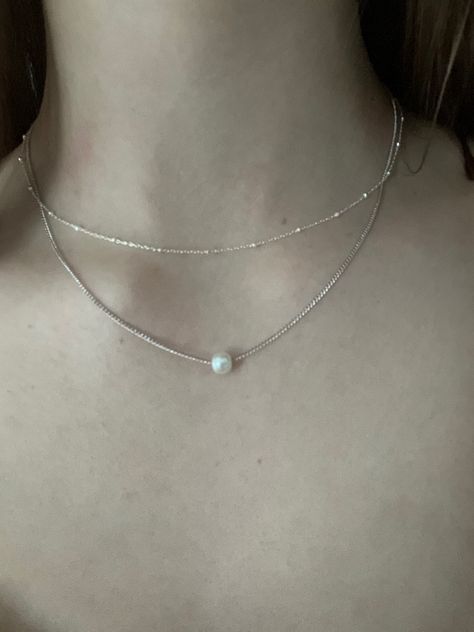 #jewelry #silver #silverjewellery #layering #pearl #pearlnecklace #simple #fashion Dainty Silver Necklace Layered, Silver Necklaces For Prom, Silver Necklaces Dainty, Evry Jewels Necklaces Silver, Everyday Necklaces Silver, Cute Dainty Jewelry Silver, Dainty Silver Necklaces, Aesthetic Necklace Silver, Dainty Pearl Necklace Silver