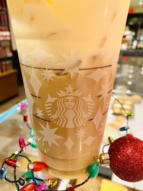 You Can Get A Toasted Marshmallow Cold Brew From Starbucks That Will Send You Into The Clouds Toasted Marshmallow Coffee, Marshmallow Coffee, Coffee From Starbucks, Coffee At Starbucks, Cold Starbucks Drinks, Tea Drink Recipes, Starbucks Menu, Cold Foam, White Mocha