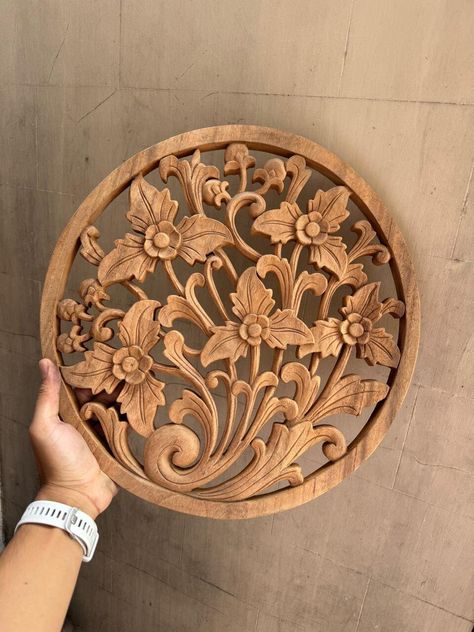 Title:  Elegant Hand-Carved Rose Wooden Art - Beautiful Floral Wall Decoration for Home Decor Description: Transform your living space with our Elegant Hand-Carved Rose Wooden Art. This exquisite piece features a meticulously crafted rose design, hand-carved with exceptional skill to highlight the delicate beauty of each petal. Perfect for adding a touch of sophistication and charm to any room, this floral wall art brings a timeless elegance to your home decor. Made from premium wood, this carvi Floral Wood Carving, Unique Utensils, Carved Wood Wall Decor, Gold Bedroom Decor, Wood Carving Furniture, Stylish Wall Decor, Wooden Roses, Chip Carving, Wood Carving Designs