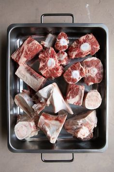 Roasting pan with different beef bones to make homemade beef broth. Beef Bones Broth, Beef Bone Broth Recipe Stove Top, Beef Bones Soup Recipes, Soup With Beef Bones, Beef Soup Bone Recipes, Homemade Beef Broth, Chewy Noodles, Make Bone Broth, Bone Broth Benefits