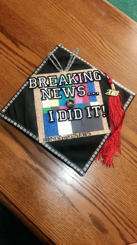 I made my sister’s graduation cap, she��’s a Journalism major. #notfakenews Fire Graduation Cap, Journalism Cap Decoration, Journalist Graduation Cap, Journalism Graduation Cap, Journalism Graduation Pictures, Journalism Graduation, Breakup Party, Diy Graduation Decorations, Creative Graduation Caps