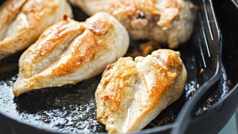 20 mistakes everyone makes cooking chicken | CNN Beef Main Course, Homemade Potato Wedges, Homemade Meat Sauce, Side Dishes For Chicken, Cook Chicken Breast, Top Recipes, Grilled Vegetables, Yum Yum Chicken, Cooking Meat