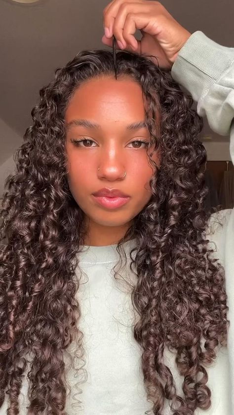 Ashlee West, Curly Hairstyle Ideas, Hairstyle Ideas Easy, Low Buns, Curly Hair Care Routine, Mixed Curly Hair, Curly Hair Videos, Cute Curly Hairstyles, Trendy Hairstyle