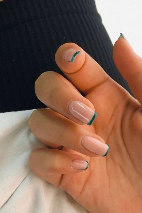 Short Acrylic Nails Green Tips, French Tip Nails With Green Accent, Neutral Emerald Green Nails, French Nails Green Design, Emerald Green Minimalist Nails, Green Tip Dip Nails, Trendy Green Nails Square, Emerald Tip Nails, Green Tip Nails Square