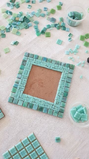 Mosaic Picture Frames, Tile Art Diy, Mosaic Ideas Beginner, Mosaic Frames, Mosaic Tiles Crafts, Mosaic Art Diy, Mosaic Portrait, I Am Waiting, Mosaic Frame