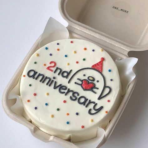 Smooth Buttercream Frosting, Anniversary Cake Ideas, Cakes Anniversary, Smooth Buttercream, Cake For Boyfriend, Happy Anniversary Cakes, Birthday Cake Decorating Ideas, Creative Wedding Cakes, Korean Cake