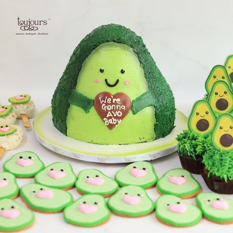 We're gonna avo baby! Such a cute theme idea with an Avocado shape cake, cakesicles, cupcakes, cookies. Avocado Themed Baby Shower Ideas, Avocado Baby Shower Theme, Avocado Theme, Avocado Cake, Baby Shower Cake Designs, Customised Cakes, First Fiesta, Avocado Baby, Shape Cake