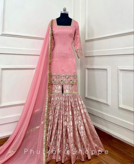 Garara Designs Organza, Grara Suit Look, Grara Dress Pakistani Wedding, Pakistani Garara Design, Pakistani Garara Dresses, Plain Gharara, Pink Pakistani Suit, Garara Style, Grara Dress