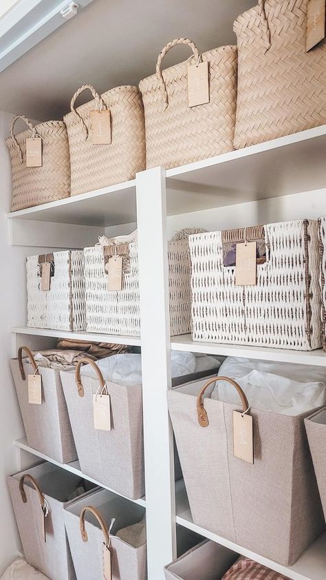 Linen Shelf Organization, Linen Basket Storage, Wardrobe Baskets Storage, Bedroom Cupboard Organization, Wardrobe Organisation Baskets, Linen Cupboard Storage, Duvet Storage Ideas, Closet Basket Organization, Basket Closet Organization