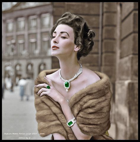 Paris 1950s, Dorian Leigh, Fur Coat Vintage, Vintage Fashion Photography, Vintage Couture, Vintage Fur, Couture Vintage, Vintage Models, Fur Fashion