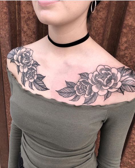 Chest Tattoo Girl, Rose Chest Tattoo, Small Wave Tattoo, Collarbone Tattoo, Small Chest Tattoos, Aquarius Constellation, Cool Chest Tattoos, Pieces Tattoo, Chest Tattoos