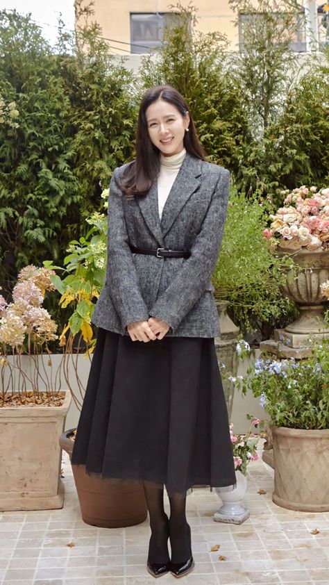 Korean Fashion Work, Son Ye Jin, Long Skirt Fashion, Sunday Dress, Fashion Top Outfits, Woman Suit Fashion, Fancy Blouses, Classy Work Outfits, Simple Trendy Outfits