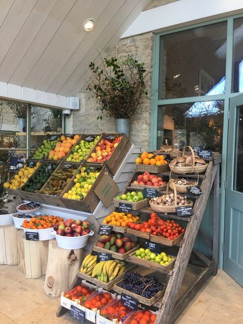 Farmers Market Stand, Fruit And Veg Shop, Farmers Market Booth, Farmers Market Display, Japanese Grocery, Grocery Market, Vegetable Shop, Grocery Store Design, Fruit Stand