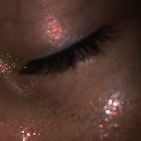 the glitter even looks like her freckles Allura Aesthetic, Glitter Tumblr, Princess Allura, Great Comet Of 1812, The Great Comet, Happy Makeup, Voltron Legendary Defender, Face Art, The Eye