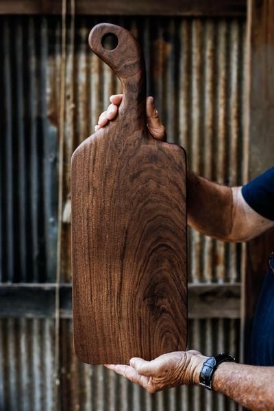 Wooden Serving Boards, Wood Serving Board, Black Walnut Wood, Popular Woodworking, Beginner Woodworking Projects, Small Wood Projects, Wood Working For Beginners, Fine Woodworking, Black Walnuts