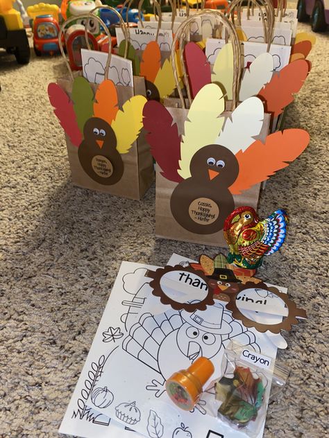 Preschool Thanksgiving Goodie Bags, Thankful Goodie Bags, Thankful Gifts For Students, Thanksgiving Goody Bags For Kids, Thanksgiving Gift Bags Ideas, Thanksgiving Party Favors For Kids, Thanksgiving Goodie Bags For Kids School, Thanksgiving Gift For Students, Thanksgiving Class Treats