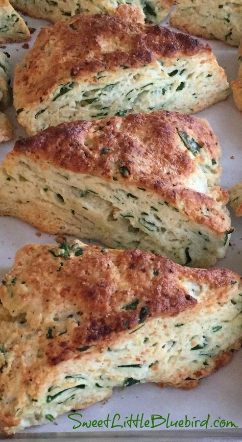 Feta Scones, Savory Scones Recipe, Scones Recipe Easy, Savory Scones, Spinach Feta, Fingerfood Party, Cloud Bread, Savoury Baking, Spinach And Feta