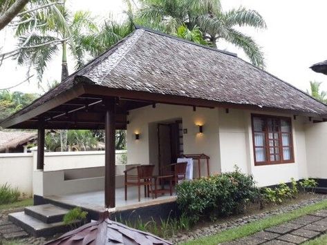 House Design Beach, House Design Kerala, Drawing Room Decoration, Kerala Traditional House, Hut House, Tropical House Design, Kerala House, Bamboo House Design, Thatched House