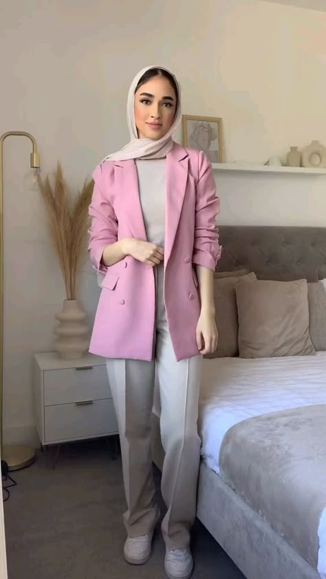 hijab_emy_style on Instagram: 💗🤍 ▪︎Write your comment💬🖋 ▪︎Tag your Friend 📸:@ • • • ▪︎Follow us for more beautiful outfits! ⬇️⬇️⬇️⬇️⬇️⬇️ ▪︎ @hijab_emy_style ▪︎… Pink Professional Outfit, Formal Outfits For Women Hijab, Hijab Outfit Inspiration, Modest Fashion Ideas, Office Hijab, Graduation Outfits For Women, Stylish Outfits Casual, Outfit College, Hijab Fashion Summer