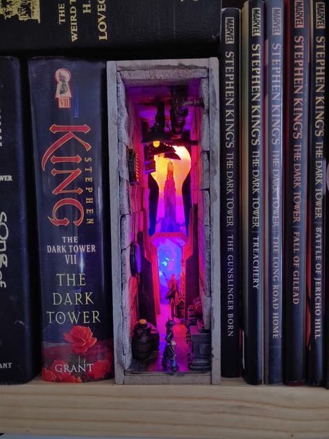 Stephen King Books, The Dark Tower, Book Nook, Book Themes, Book Nooks, Stephen King, Nook, The Darkest, Tower