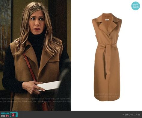 Alex’s sleeveless camel coat on The Morning Show.  Outfit Details: https://wornontv.net/163748/ #TheMorningShow The Morning Show Jennifer Aniston, Morning Show Jennifer Aniston, Sleeveless Coat Outfit, Sleevless Coat, Sleeveless Blazer Outfit, Alex Levy, Jennifer Anniston Style, Sleeveless Trench Coat, Camel Wool Coat