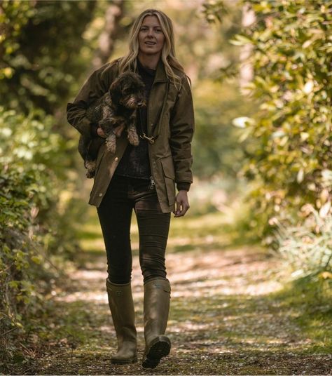 Hunting Outfit Aesthetic, Old English Style Clothes, English Country Lifestyle, Hunting Women Outfit, British Country Outfits, Schoffel Woman Outfit, English Country Outfits, Country Walk Outfit, Dubarry Boots Outfit