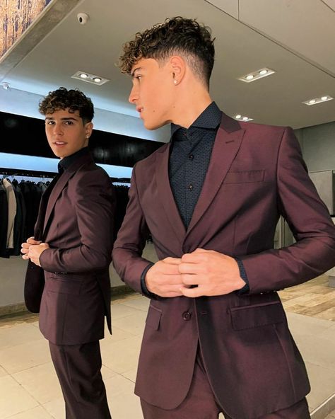 Prom Men Outfit, Guys Prom Outfit, Suits For Guys, Prom Outfits For Guys, Essential Outfits, Prom Men, Prom For Guys, Prom Suits For Men, Stylish Mens Suits