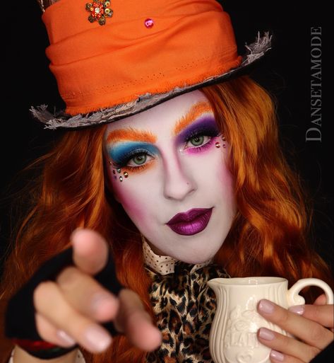 Mad Hatter Tea Party Makeup, Mad Hatter Makeup Men, Easy Mad Hatter Makeup For Women, Mad Hatter Face Paint, Mad Hatter Halloween Makeup, Mad Hatter Costume Female Makeup, Mad Hatter Makeup Ideas, Female Mad Hatter Makeup, Mad Hatter Eyeshadow