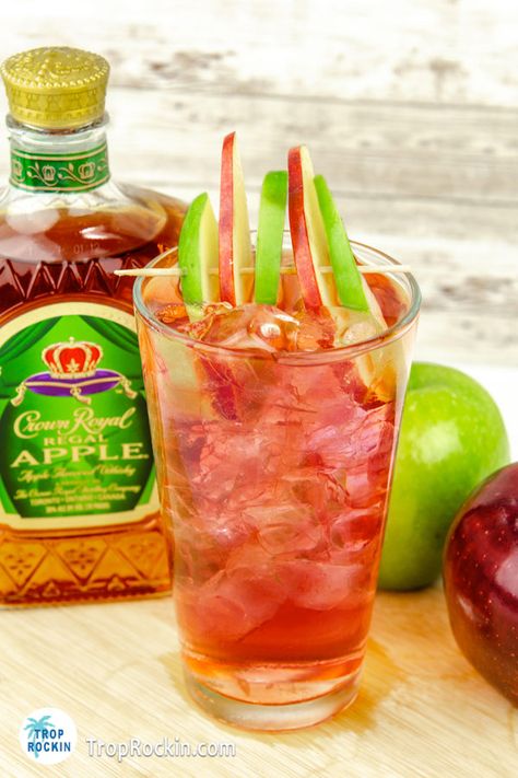 Apple Crown Drinks Recipes, Apple Crown Royal Recipes, Crown Apple Drinks, Apple Drinks Alcohol, Apple Crown Royal Drinks, Washington Apple Drink, Apple Crown Drinks, Green Apple Martini Recipe, Crown Drinks