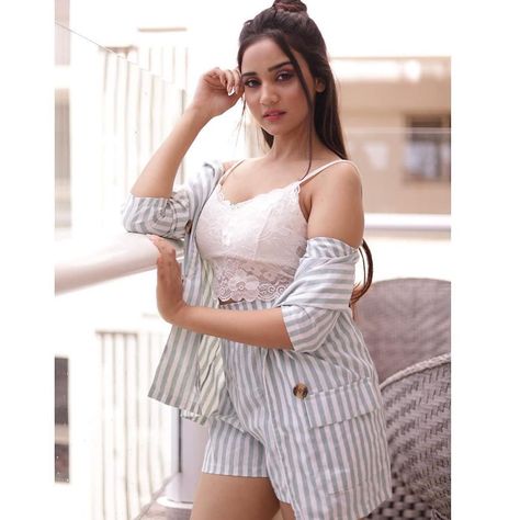 Ashi Singh, Bollywood Hairstyles, Cute Couple Poses, Instagram Style, Stylish Dress Designs, Cute Celebrities, Stylish Girl, Instagram Profile, Models