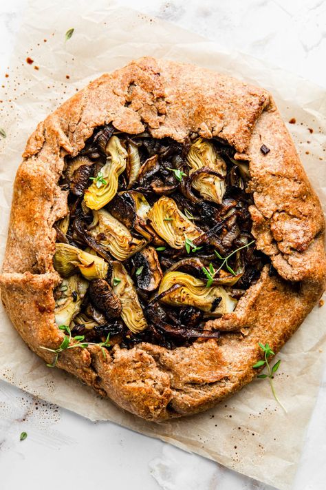 Mushroom Galette, Galette Recipe, Simple Green Salad, Fresh Figs, Special Dinner, Simple Green, Meatless Meals, Glass Of Wine, Green Salad