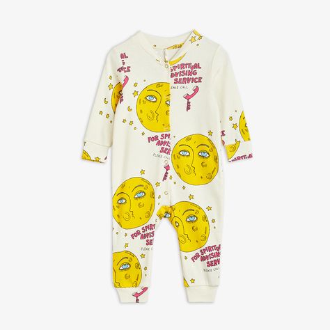 Decorated with an all over Moon print, made from 100 % GOTS certified organic cotton. Nirvana Clothes, Baby Pyjamas, Unique Kids Toys, Baby Maker, Baby Clothes Newborn, Baby Gift Guide, Moon Baby, Neutral Baby Clothes, Newborn Clothes