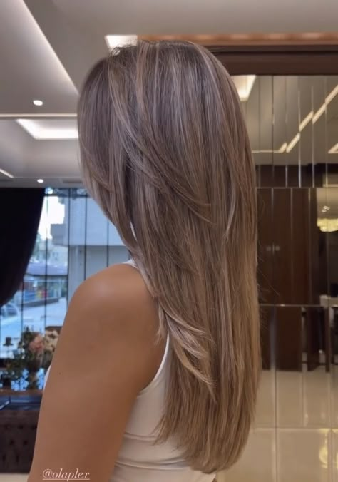 Rambut Brunette, Blonde Hair Transformations, Brunette Hair With Highlights, Long Hair Color, Brown Hair Balayage, Blonde Hair Inspiration, Hair Stylies, Haircuts Straight Hair, Brown Blonde Hair