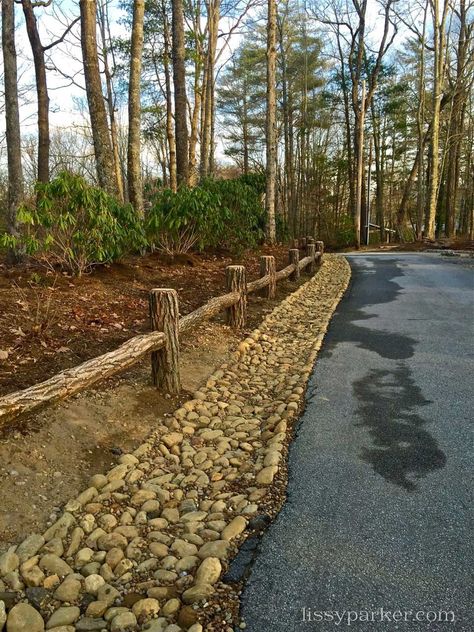 Mountain Driveway, Easy Fence, Split Rail Fence, Wooded Area, Natural Fence, Cheap Fence, Fencing Ideas, Driveway Landscaping, Lattice Fence