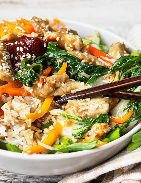 Fast and Easy Sesame Chicken Bibimbap Chicken Bibimbap Recipe, Chicken Bibimbap, Korean Carrot, Carrot Sauce, Easy Sesame Chicken, Soy Sauce Rice, Bibimbap Recipe, Chicken Spinach, Sesame Chicken