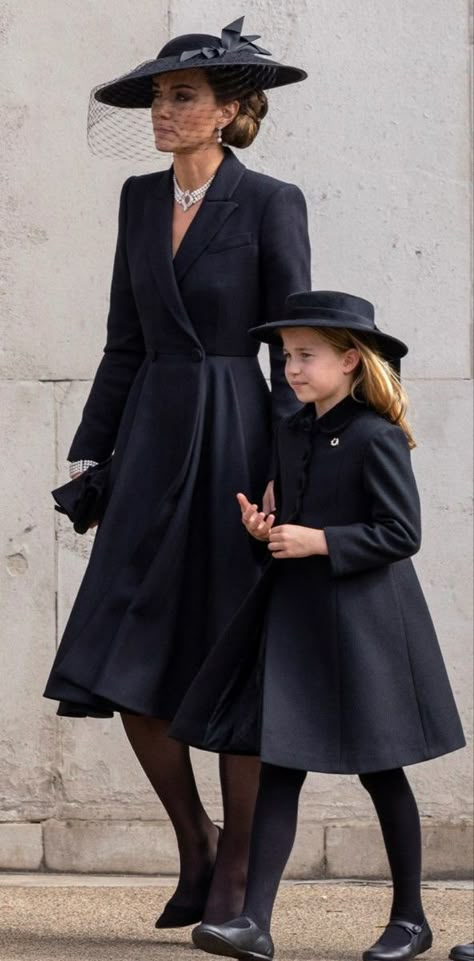 Vévodkyně Kate, Kate Middleton Queen, Kate Middleton Hats, Coat Dresses, Duchesse Kate, Looks Kate Middleton, Prins William, Princess Katherine, English Royal Family