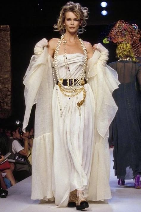 Chanel Fashion Runway Aesthetic, Runway Aesthetic, 90s Runway Fashion, Mode Chanel, Runway Fashion Couture, Chanel Cruise, Runway Outfits, 90s Runway, Chanel Couture