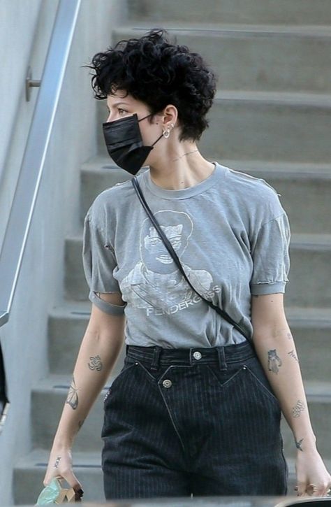 Halsey Short Hair, Erewhon Market, Girl Mullet, Mullet Hairstyle Women, Curly Pixie, Short Curly Haircuts, Black Face Mask, Hairstyle Women, Mullet Hairstyle