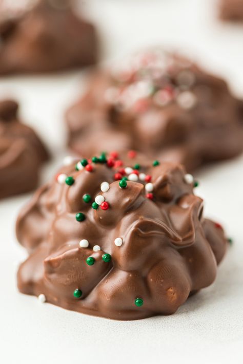 Crockpot Christmas Crack Butterscotch Haystacks, Cow Pies, Crockpot Christmas, Chocolate Peanut Clusters, Easy Christmas Candy, Christmas Candy Easy, Easy Christmas Candy Recipes, Crockpot Candy, Peanut Clusters