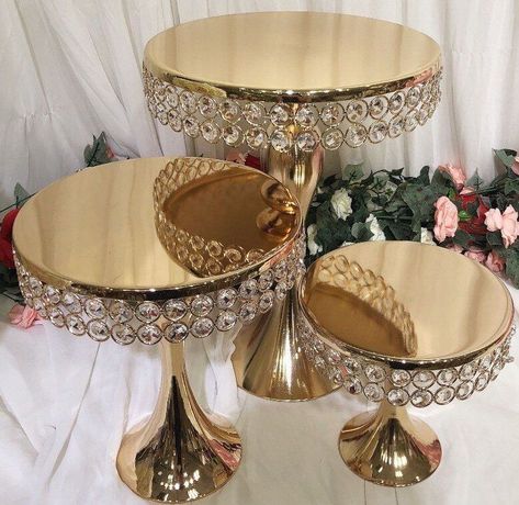 Cake Stand Centerpiece, Candy Bar Table, Wedding Cake Table Decorations, Cupcake Table, Tall Cake, Cake Centerpieces, Cake Stand Set, Beautiful Cake Stands, Tall Cakes