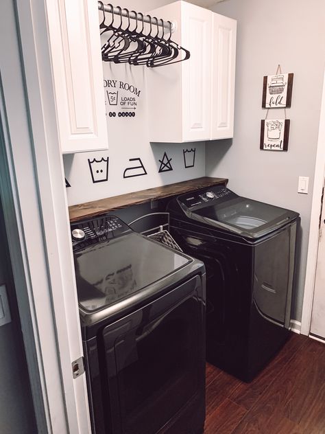 Laundry Wallpaper, Small Laundry Closet, Wallpaper Laundry, Laundry Closet Makeover, Laundry Room Decor Ideas, Decoration Hacks, Laundy Room, Laundry Room Update, Laundry Room Ideas Small Space