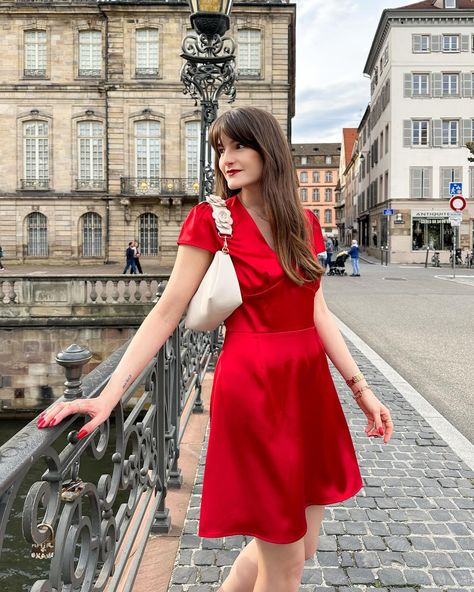 A red dress, a cute cardigan for the fresh evening and a nude pair of shoes for a perfect romantic date night look 🌹 • • • #effortlesschic #springoutfitideas #datenightoutfit #reddress #parisianstyle #romanticoutfit #frenchgirlstyle Cute Cardigans, French Girl Style, Latest Instagram, Romantic Outfit, Romantic Dates, Effortless Chic, Night Looks, Parisian Style, Instagram Pictures