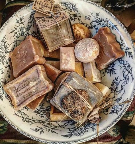 Soap Aesthetic, Soap Bowl, Farmers Market Display, Diy Soap Bars, Soap Display, French Soap, Handmade Soap Recipes, Candles Photography, Homemade Soap Recipes