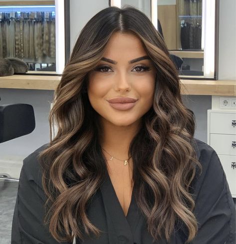 Brown Blonde Dimensional Hair, Highlights For Black Hair Mexican, Latina Balayage, Dark Hair Caramel Balayage, Dark Brown Hair Lowlights, Caramel Hair Balayage, Caramel Highlights On Black Hair, Balayage Black Hair, Brown Bayalage Hair