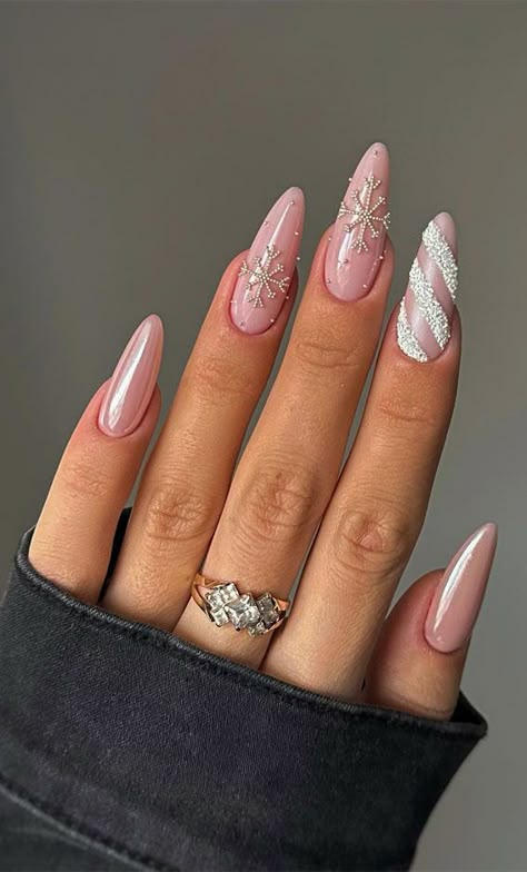 Festive Fingertips 52 Enchanting Christmas Nail Ideas : Mix Glitter & Red Nails Wintry Nails, Snow Nails, Cute Christmas Nails, Snowflake Nails, White Nail Designs, Festival Nails, New Year's Nails, Xmas Nails, Christmas Nail Designs