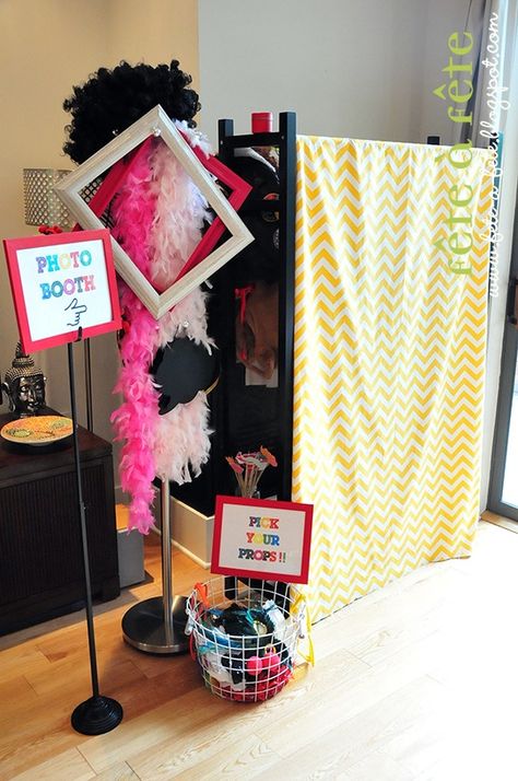 Makeshift Photo Booth, Diy Party Photo Booth, Photo Booth Party, Photo Booth Ideas, Photoshoot Party, Coin Photo, Photos Booth, Sweet Sixteen Parties, Diy Photo Booth