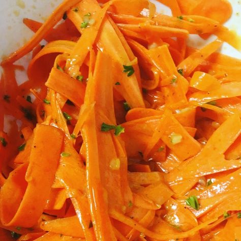 This is probably the best discovery since sliced bread…French carrot salad—taking the regular side dish to a whole new level! It’s easy, it’s cheap and it’s damn good! Not only is it fancy lo… Sliced Bread, Memorial Weekend, Vegetables Recipes, Carrot Salad, Fancy Food, French Cooking, Memorial Day Weekend, Cheap Meals, Side Dishes Easy